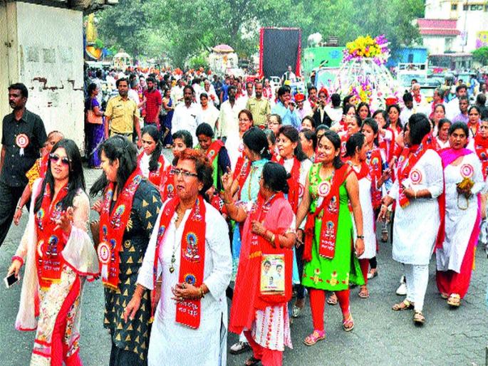 Procession from city to commemorate the Chetric celebrations | चेट्रीचंड उत्सवानिमित्त शहरातून मिरवणूक Procession from city to commemorate the Chetric celebrations | चेट्रीचंड उत्सवानिमित्त शहरातून मिरवणूक