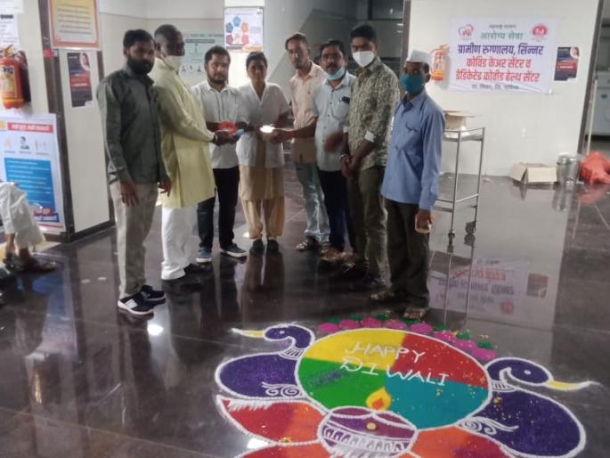 At Sinnar's sub-district hospital, the patients received warmth and affection | सिन्नरच्या उपजिल्हा रुग्णालयात रुग्णांना मिळाला आपुलकी व जिव्हाळा