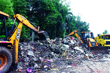Four thousand tons of garbage picked up in seven days | सात दिवसात उचलला चार हजार टन कचरा Four thousand tons of garbage picked up in seven days | सात दिवसात उचलला चार हजार टन कचरा