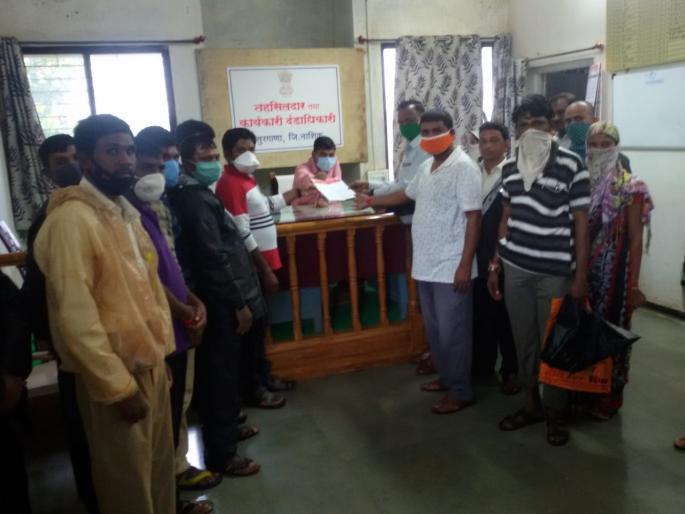 Illegal ration card racket at Surgana Setu Center | सुरगाणा सेतू केंद्रात अवैद्य शिधापित्रकेचे रॅकेट Illegal ration card racket at Surgana Setu Center | सुरगाणा सेतू केंद्रात अवैद्य शिधापित्रकेचे रॅकेट