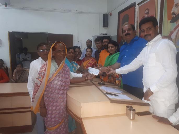 1 crore 20 lakhs distributed to 54 beneficiaries for Trimbakkala Gharkul | त्र्यंबकला घरकुलासाठी ५४ लाभार्थींना एक कोटी २० लाखांचे वाटप