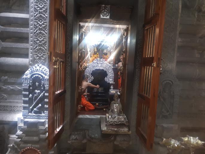 Due to Corona epidemic, Nivruttinath's Samadhi ceremony will be held in Trimbakeshwar this year | कोरोना महामारीमुळे यंदा निवृत्तीनाथांचा समाधी सोहळा त्र्यंबकेश्वरीच Due to Corona epidemic, Nivruttinath's Samadhi ceremony will be held in Trimbakeshwar this year | कोरोना महामारीमुळे यंदा निवृत्तीनाथांचा समाधी सोहळा त्र्यंबकेश्वरीच