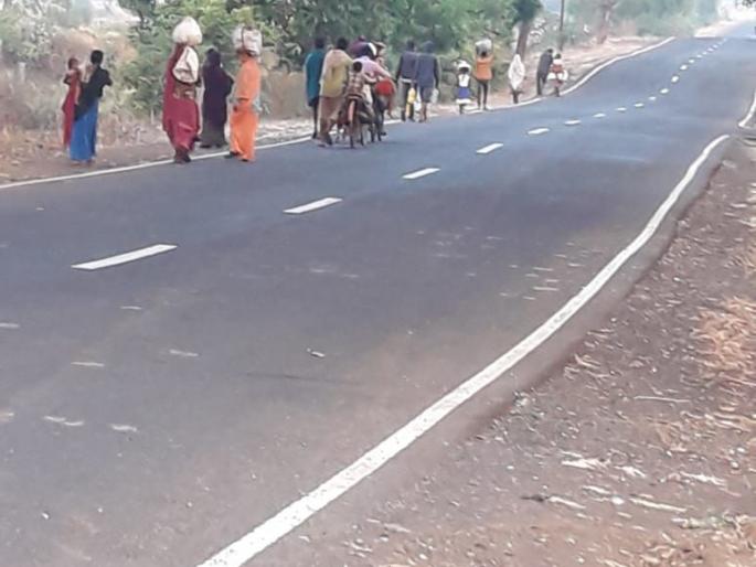 Madhya Pradesh workers flock back to Mumbai for special lockdown | त्र्यंबकेश्वरच्या विशेष लॉकडाउन निमित्ताने मध्यप्रदेशच्या मजुरांना परत माखारी फिरवले ! Madhya Pradesh workers flock back to Mumbai for special lockdown | त्र्यंबकेश्वरच्या विशेष लॉकडाउन निमित्ताने मध्यप्रदेशच्या मजुरांना परत माखारी फिरवले !