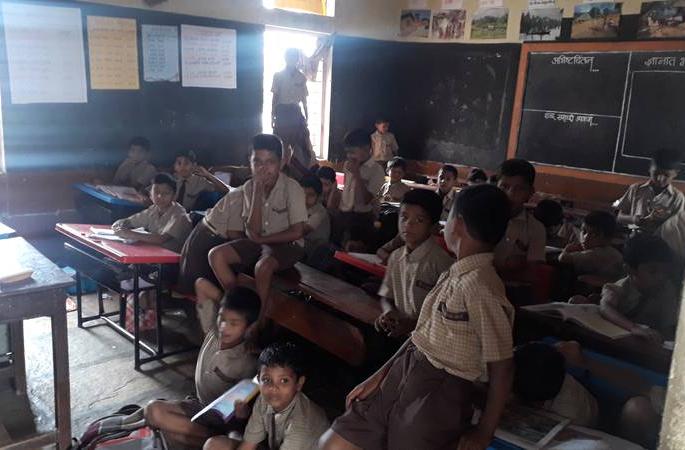 Parents of Ummraj school | उंब्रज शाळेला पालकांनी ठोकले टाळे Parents of Ummraj school | उंब्रज शाळेला पालकांनी ठोकले टाळे