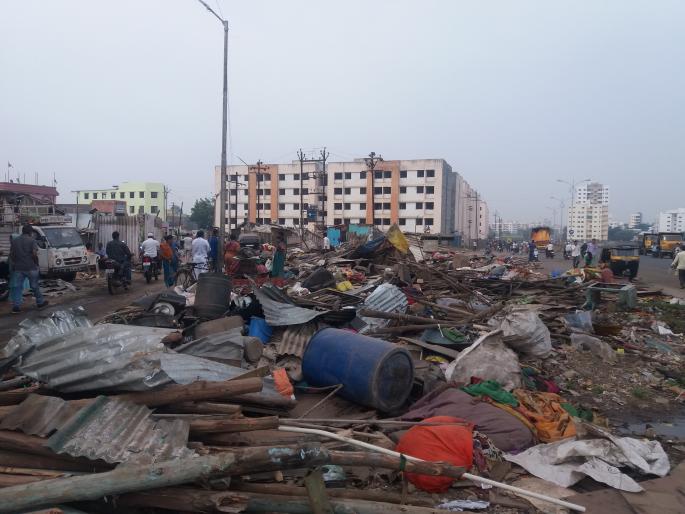  After fifteen years, breathing was done in 100 feet of road in Wadala Shiva in Nashik. | अखेर पंधरा वर्षांनंतर नाशिकमधील वडाळा शिवारातील शंभर फुटी रस्त्याने घेतला मोकळा श्वास