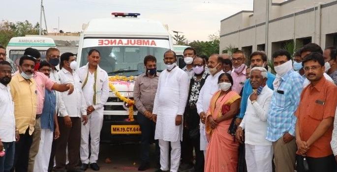 Dedication of free ventilator cardiac ambulance to Chalisgaon | चाळीसगावला मोफत व्हेंटिलेटरयुक्त कार्डियाक रुग्णवाहिकेचे लोकार्पण Dedication of free ventilator cardiac ambulance to Chalisgaon | चाळीसगावला मोफत व्हेंटिलेटरयुक्त कार्डियाक रुग्णवाहिकेचे लोकार्पण