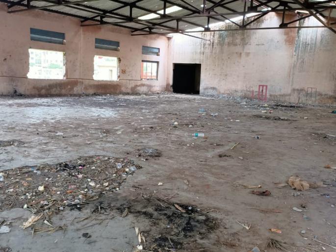 The community center in Wadalagaon area became a ruin | वडाळागाव परिसरातील समाजमंदिर बनले खंडहर The community center in Wadalagaon area became a ruin | वडाळागाव परिसरातील समाजमंदिर बनले खंडहर