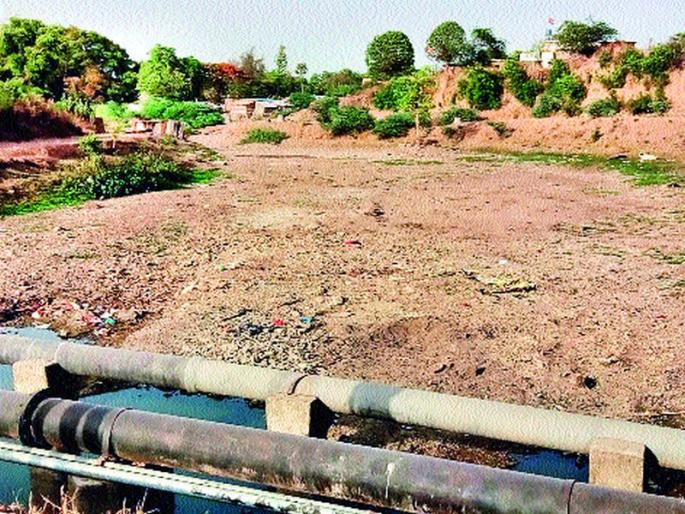 Demand for the Valdevi river bed: The water shortage in the surrounding villages | वालदेवी नदीपात्र कोरडेठाक आवर्तनाची मागणी : परिसरातील गावांमध्ये पाणीटंचाई Demand for the Valdevi river bed: The water shortage in the surrounding villages | वालदेवी नदीपात्र कोरडेठाक आवर्तनाची मागणी : परिसरातील गावांमध्ये पाणीटंचाई