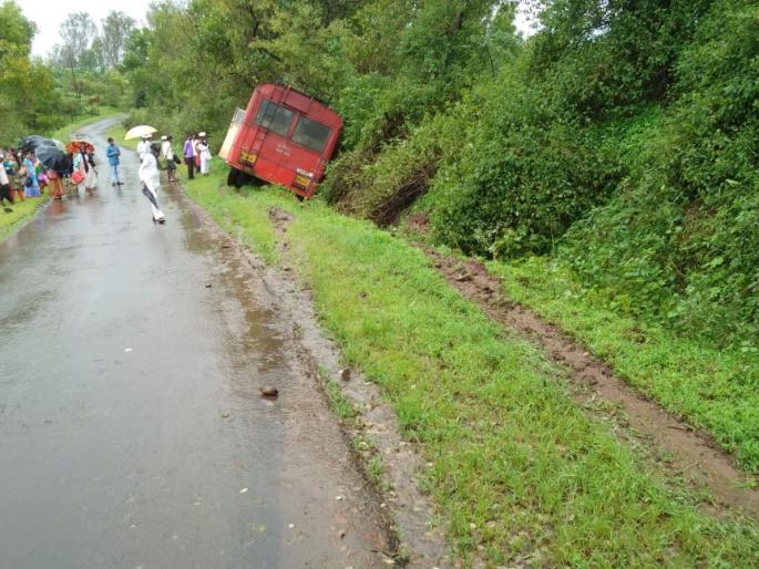 A major accident has been avoided because of a driver's accident | चालकाच्या प्रसंगावधानामुळे टळली मोठी दुर्घटना A major accident has been avoided because of a driver's accident | चालकाच्या प्रसंगावधानामुळे टळली मोठी दुर्घटना