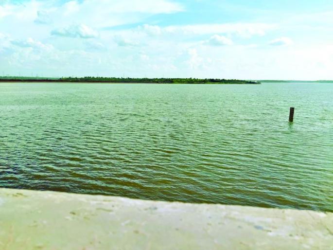 Discharge of water from 41 project drains; Alert to riverside villages | ४१ प्रकल्पाच्या सांडव्यावरून पाण्याचा विसर्ग;  नदीकाठच्या गावांना सतर्कतेचा इशारा   Discharge of water from 41 project drains; Alert to riverside villages | ४१ प्रकल्पाच्या सांडव्यावरून पाण्याचा विसर्ग;  नदीकाठच्या गावांना सतर्कतेचा इशारा