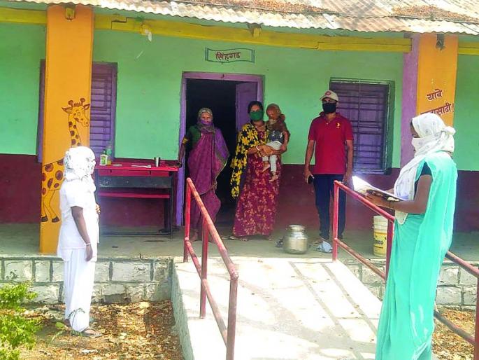 22,000 migrant workers enter Washim district | परराज्य, महानगरात  गेलेले २२ हजार कामगार वाशिम जिल्ह्यात दाखल 22,000 migrant workers enter Washim district | परराज्य, महानगरात  गेलेले २२ हजार कामगार वाशिम जिल्ह्यात दाखल