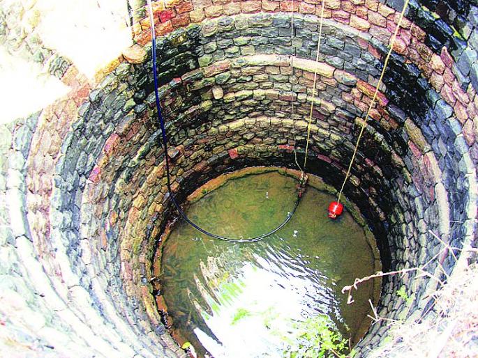 Water scarcity problem in Washim district; Only tankers in seven villages started | वाशिम जिल्ह्यात पाणीटंचाईचा प्रश्न गंभीर; केवळ सात गावांमध्ये टँकर सुरू Water scarcity problem in Washim district; Only tankers in seven villages started | वाशिम जिल्ह्यात पाणीटंचाईचा प्रश्न गंभीर; केवळ सात गावांमध्ये टँकर सुरू
