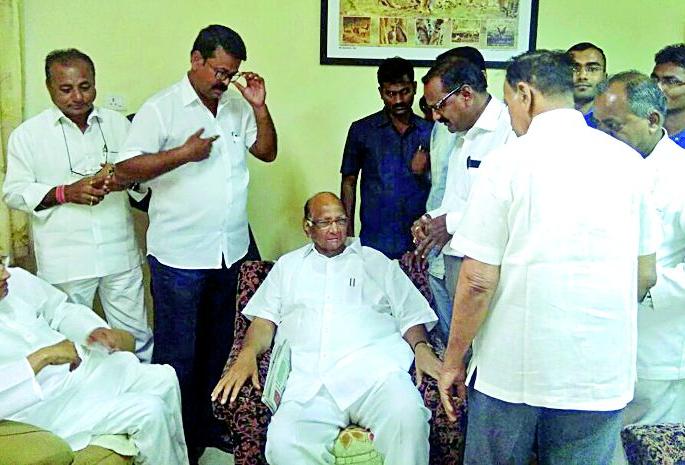 Encourage the Sangh Parivar to the problem of teachers | शिक्षकांच्या समस्येबाबत संघाचे पवारांना साकडे Encourage the Sangh Parivar to the problem of teachers | शिक्षकांच्या समस्येबाबत संघाचे पवारांना साकडे