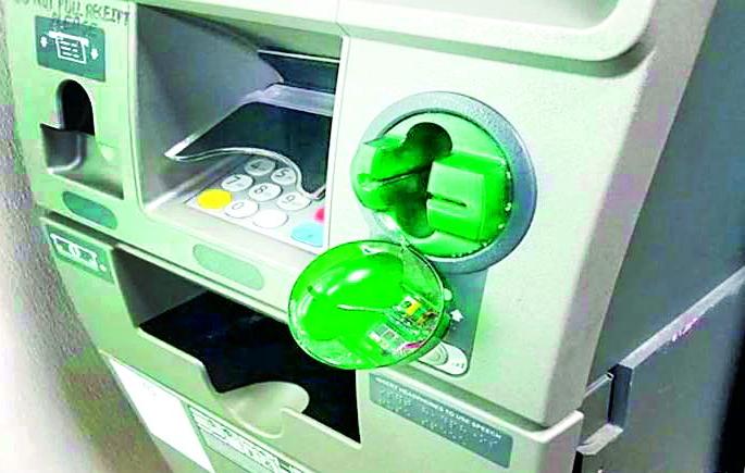 2.60 lakhs of four persons were found guilty | चार व्यक्तींची २.६० लाखांनी फसगत