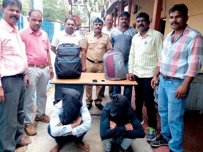 Seventeen thieves seized from Sevagram Express | सेवाग्राम एक्स्प्रेसमधून अट्टल चोरटे जेरबंद Seventeen thieves seized from Sevagram Express | सेवाग्राम एक्स्प्रेसमधून अट्टल चोरटे जेरबंद