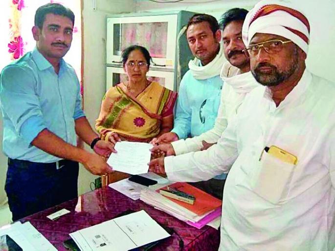 Three nomination papers | आष्टीत तीन उमेदवारी अर्ज Three nomination papers | आष्टीत तीन उमेदवारी अर्ज