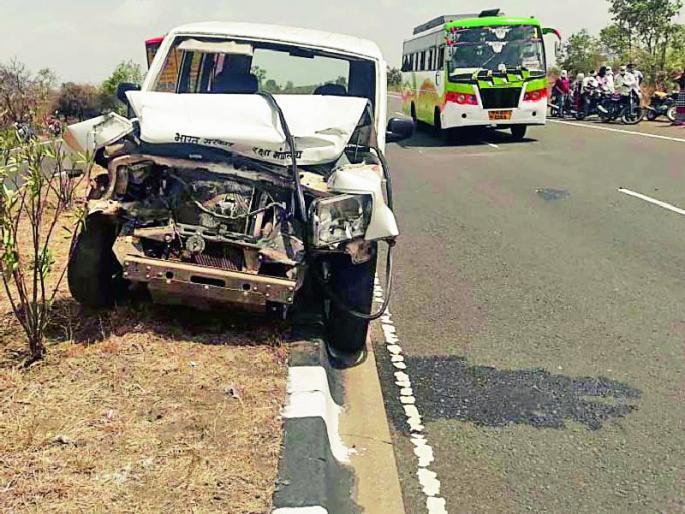 Flying vehicle changed; Both injured | भरधाव वाहन उलटले; दोघे जखमी