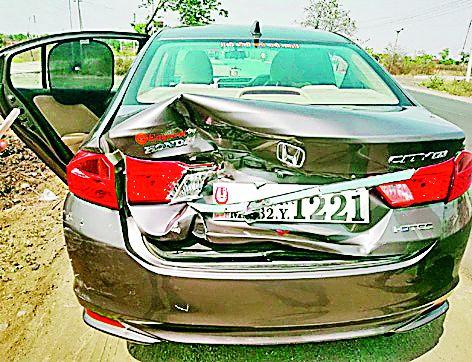 Accident prevention, prevention of both | गतिरोधकामुळे अपघात, दोघी बचावल्या