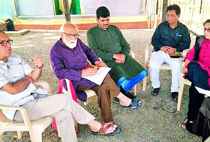 School, the pressure of international capitalists to finish higher education | विद्यालय, उच्चशिक्षण संपविण्यासाठी आंतरराष्ट्रीय भांडवलदारांचा दबाव School, the pressure of international capitalists to finish higher education | विद्यालय, उच्चशिक्षण संपविण्यासाठी आंतरराष्ट्रीय भांडवलदारांचा दबाव