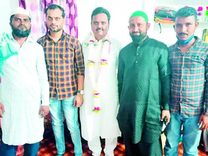 The girls took the initiative for Abbajan's marriage | अब्बाजानच्या निकाहसाठी मुलींनीच घेतला पुढाकार The girls took the initiative for Abbajan's marriage | अब्बाजानच्या निकाहसाठी मुलींनीच घेतला पुढाकार