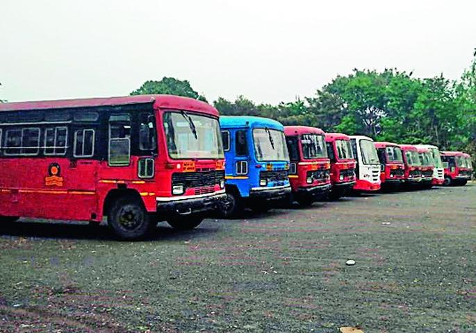 In 47 days of ST strike, Wani Agara was hit by Rs 1.5 crore | एसटी संपाच्या 47 दिवसांत वणी आगाराला दीड कोटींचा फटका In 47 days of ST strike, Wani Agara was hit by Rs 1.5 crore | एसटी संपाच्या 47 दिवसांत वणी आगाराला दीड कोटींचा फटका