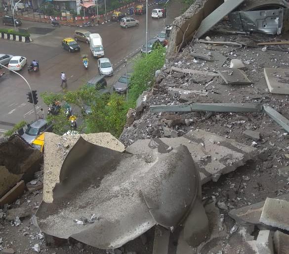 Worli was shaken by the explosion; The woman was injured | वरळीत नायट्रोजन सिलिंडरचा स्फोट; महिला जखमी Worli was shaken by the explosion; The woman was injured | वरळीत नायट्रोजन सिलिंडरचा स्फोट; महिला जखमी