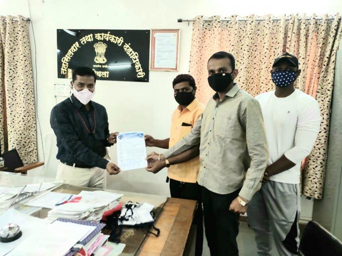 Demand for implementation of polling station wise vaccination campaign | मतदान केंद्र निहाय लसीकरणमोहीम राबविण्याची मागणी Demand for implementation of polling station wise vaccination campaign | मतदान केंद्र निहाय लसीकरणमोहीम राबविण्याची मागणी