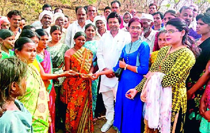 'Fill two cross' campaign for water cup | वॉटर कपसाठी ‘भर दो झोली’ अभियान 'Fill two cross' campaign for water cup | वॉटर कपसाठी ‘भर दो झोली’ अभियान