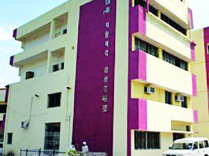 The vacant posts of teacher vacancies | शिक्षकांची रिक्त पदे दडविण्याचा घाट The vacant posts of teacher vacancies | शिक्षकांची रिक्त पदे दडविण्याचा घाट