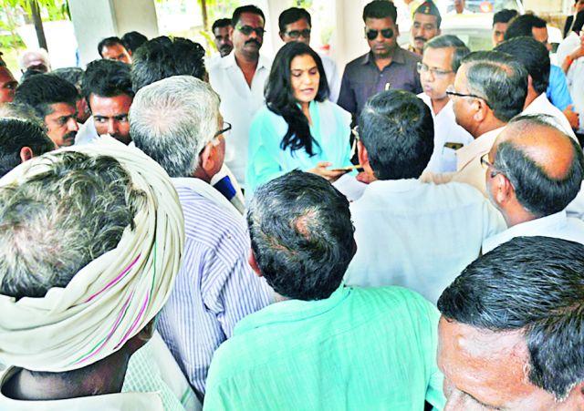 Shivsena's agitation stopped? | शिवसेनेची आंदोलने बंद का ? Shivsena's agitation stopped? | शिवसेनेची आंदोलने बंद का ?