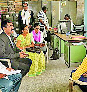 The confiscation of the Oriental Insurance Company office was avoided | ओरिएंटल इन्शुरन्स कंपनी कार्यालयाची जप्ती टळली The confiscation of the Oriental Insurance Company office was avoided | ओरिएंटल इन्शुरन्स कंपनी कार्यालयाची जप्ती टळली