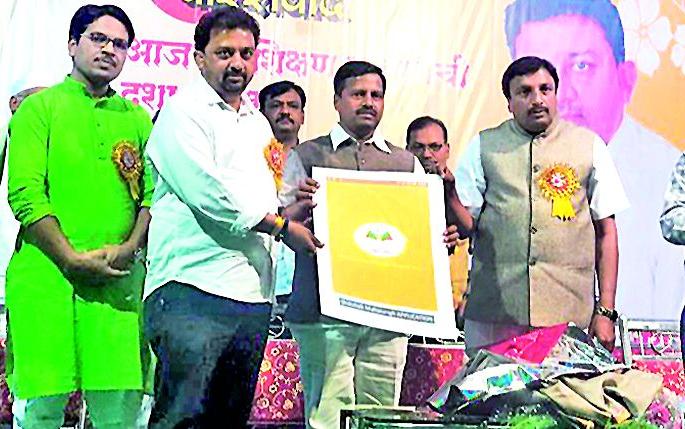 The teachers should be cautious against the system | व्यवस्थेविरुद्ध शिक्षकांनी सावध झाले पाहिजे The teachers should be cautious against the system | व्यवस्थेविरुद्ध शिक्षकांनी सावध झाले पाहिजे