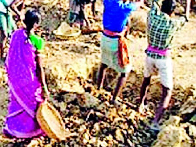 Due to drought-hit villages, the water has become densely populated | दुष्काळग्रस्त गावाचं शिवार पाणीदार झालं Due to drought-hit villages, the water has become densely populated | दुष्काळग्रस्त गावाचं शिवार पाणीदार झालं