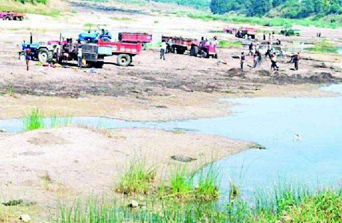 Night game of sand smugglers | रेती तस्करांचा रात्रीस खेळ चाले