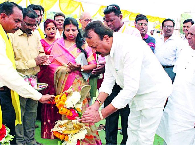 Dividend lease to all tribal brothers | सर्व आदिवासी बांधवांना वनहक्क पट्टे