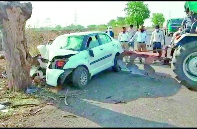 Three Amravati traders died on the spot in a car accident | अमरावतीच्या तीन व्यापाऱ्यांचा कार अपघातात जागीच मृत्यू Three Amravati traders died on the spot in a car accident | अमरावतीच्या तीन व्यापाऱ्यांचा कार अपघातात जागीच मृत्यू