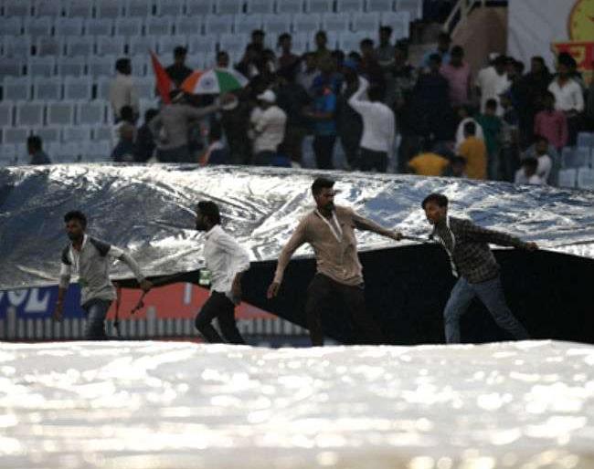 India Vs South Africa, 3rd Test: Rain update on Ranchi third Test match; How many overtime overs will played tomorrow ... | India Vs South Africa, 3rd Test : रांचीतील तिसऱ्या कसोटी सामन्याबाबत पावसाचे अपडेट; उद्या किती षटकांचा सामना होणार...