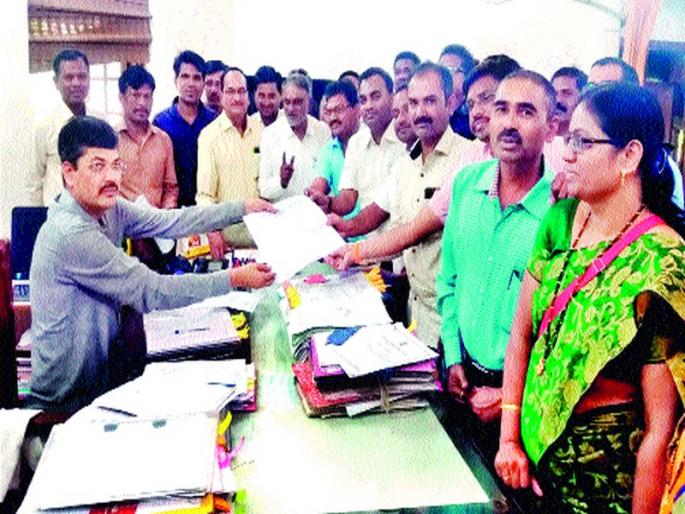  The demand for the vacant seats of teachers and non-teaching employees to be done promptly | शिक्षक-शिक्षकेतर कर्मचाऱ्यांच्या  रिक्त जागा तातडीने भरण्याची मागणी
