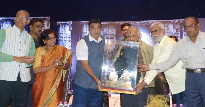 Gyanoba-Tukaram Award to M.R. Joshi | ‘ज्ञानोबा-तुकाराम’ पुरस्कार म.रा. जोशी यांना प्रदान