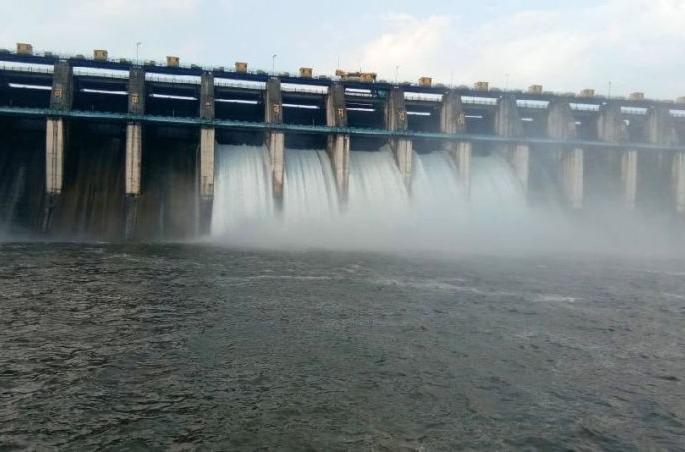 Seven doors of Upper Wardha Dam in Amravati district opened | अमरावती जिल्ह्यातील अप्पर वर्धा धरणाची सात दारे उघडली Seven doors of Upper Wardha Dam in Amravati district opened | अमरावती जिल्ह्यातील अप्पर वर्धा धरणाची सात दारे उघडली