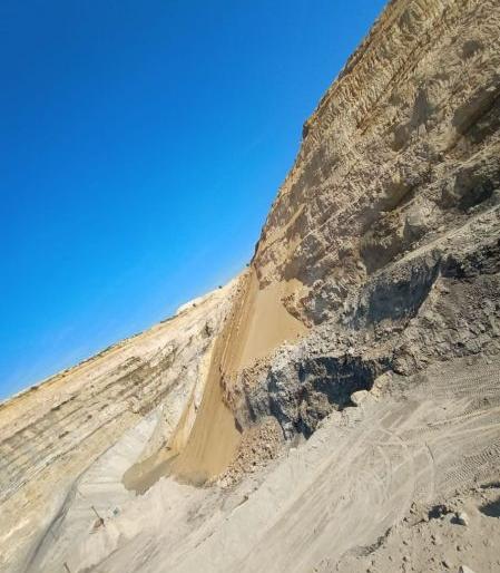 Three drill machines crushed in a coal mine; No casualties were reported | कोळसा खाणीत तीन ड्रील मशीन दबल्या; जीवितहानी टळली