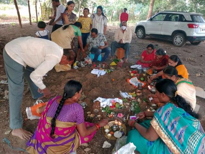 Nagpanchami festival; Crowd near Warula for ‘Nagula Chaithi’ | नागपंचमी सण; ‘नागुला चाैथी’साठी वारुळांजवळ गर्दी Nagpanchami festival; Crowd near Warula for ‘Nagula Chaithi’ | नागपंचमी सण; ‘नागुला चाैथी’साठी वारुळांजवळ गर्दी