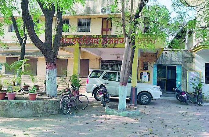 Boundary of Municipal Council, building permission of Gram Panchayat! | हद्द नगर परिषदेची, बांधकाम परवानगी ग्रामपंचायतीची! Boundary of Municipal Council, building permission of Gram Panchayat! | हद्द नगर परिषदेची, बांधकाम परवानगी ग्रामपंचायतीची!