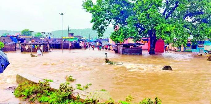 Flood siege of Darati's Shivajinagar Tandya | दराटीच्या शिवाजीनगर तांड्याला पुराचा वेढा