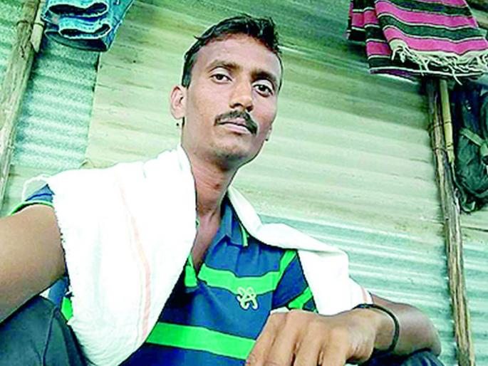 The body of the thief 'Vaibhav' was found in the house of liquor seller 'Pushpa' | दारू विक्रेत्या ‘पुष्पा’च्या घरात सापडला चोरट्या ‘वैभव’चा मृतदेह The body of the thief 'Vaibhav' was found in the house of liquor seller 'Pushpa' | दारू विक्रेत्या ‘पुष्पा’च्या घरात सापडला चोरट्या ‘वैभव’चा मृतदेह