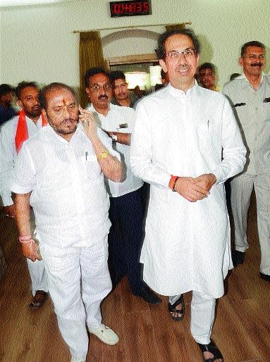 The role of Shiv Sena's 'Ekla Chalo Re' has always been | शिवसेनेची ‘एकला चलो रे’ची भूमिका कायम