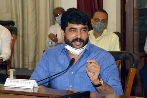 Sword of water cutting on Pune residents is far away till Ganesh Mahotsav! Mayor's explanation | पुणेकरांवरील पाणी कपातीची टांगती तलवार गणेश महोत्सवापर्यंत दूर! महापौरांचे स्पष्टीकरण Sword of water cutting on Pune residents is far away till Ganesh Mahotsav! Mayor's explanation | पुणेकरांवरील पाणी कपातीची टांगती तलवार गणेश महोत्सवापर्यंत दूर! महापौरांचे स्पष्टीकरण