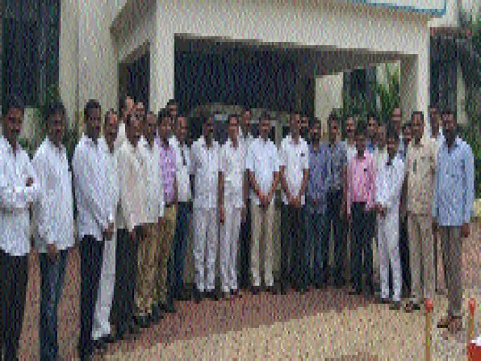 Demonstrations for creation of Ambajogai District | अंबाजोगाई जिल्हा निर्मितीसाठी निदर्शने Demonstrations for creation of Ambajogai District | अंबाजोगाई जिल्हा निर्मितीसाठी निदर्शने