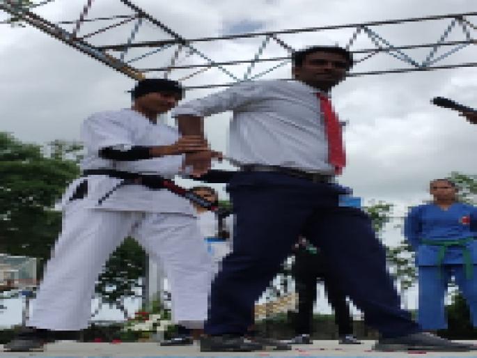 Pen, pencil will be self-defense | पेन, पेन्सिलने होईल स्वसंरक्षण Pen, pencil will be self-defense | पेन, पेन्सिलने होईल स्वसंरक्षण