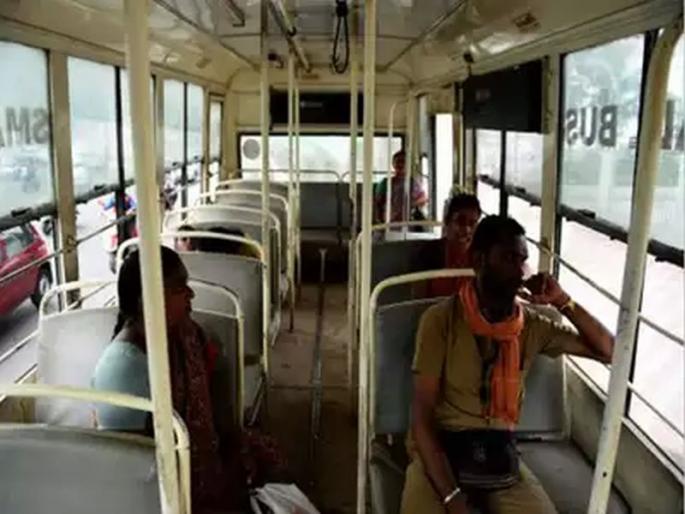 A single passenger on the seat of ST | coronavirus; एसटीच्या एका सीटवर एकच प्रवासी A single passenger on the seat of ST | coronavirus; एसटीच्या एका सीटवर एकच प्रवासी
